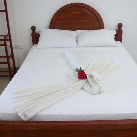 Hotel White Baby Hikkaduwa Exterior foto