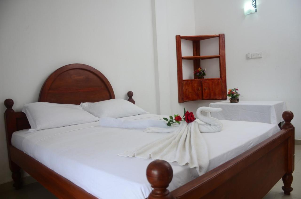 Hotel White Baby Hikkaduwa Exterior foto